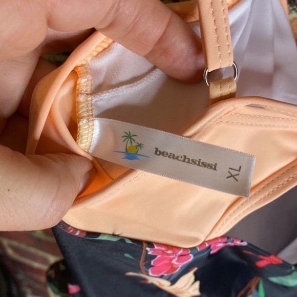 Beachsissi One Piece Swim Suit Size L - Picture 12 of 13